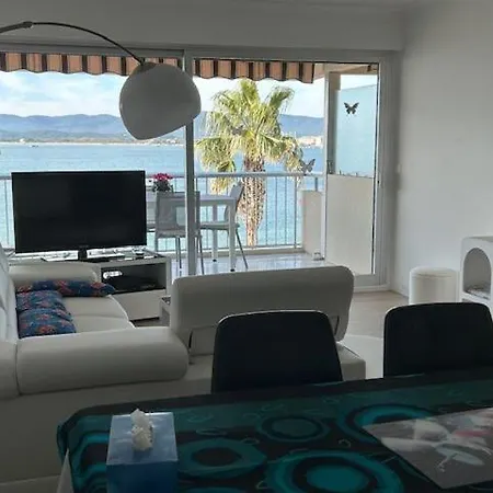 Vue * Saint-Raphael (Var)